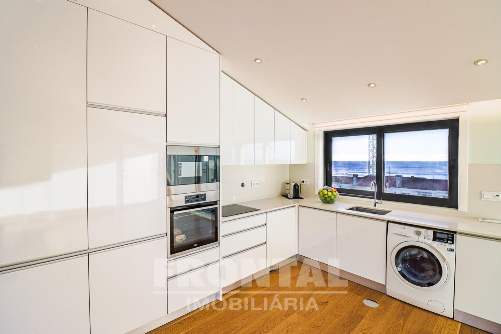 Penthouse com Dois Terraços e Vista Mar | Centro De Espinho, Espinho