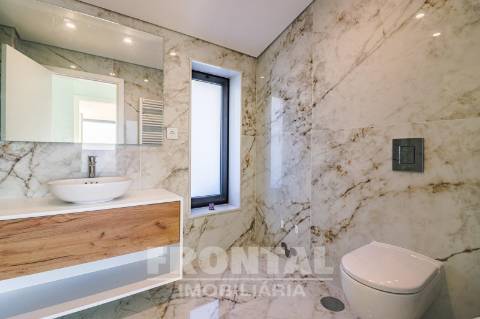 Penthouse com Dois Terraços e Vista Mar | Centro De Espinho, Espinho