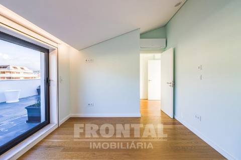 Penthouse com Dois Terraços e Vista Mar | Centro De Espinho, Espinho