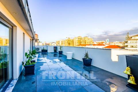 Penthouse com Dois Terraços e Vista Mar | Centro De Espinho, Espinho