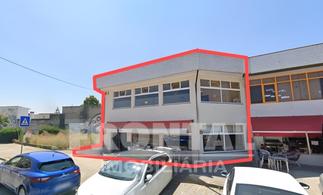 Loja com Projeto para 4 apartamentos T1 - Oportunidade de Investimento | Vila Nova Da Telha, Maia
