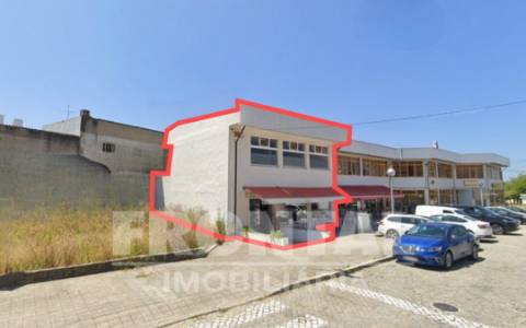 Loja com Projeto para 4 apartamentos T1 - Oportunidade de Investimento | Vila Nova Da Telha, Maia