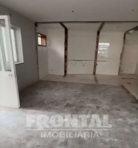 Loja com Projeto para 4 apartamentos T1 - Oportunidade de Investimento | Vila Nova Da Telha, Maia