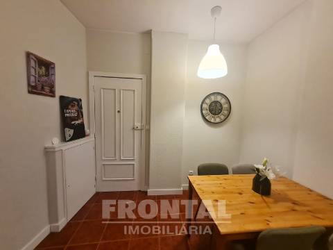 Apartamento T1+1 Remodelado no Centro do Porto – Pronto a Habitar