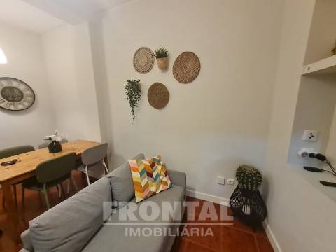 Apartamento T1+1 Remodelado no Centro do Porto – Pronto a Habitar