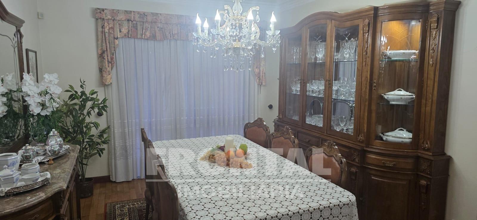 Moradia T4 de luxo com piscina e jardim privativo