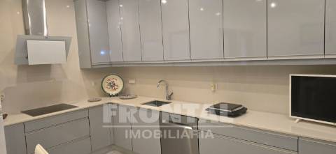 Moradia T4 de luxo com piscina e jardim privativo