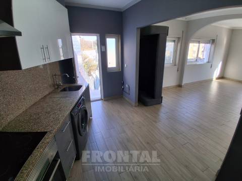 Andar Moradia T3 Renovado com Garagem | São Cosme, Gondomar