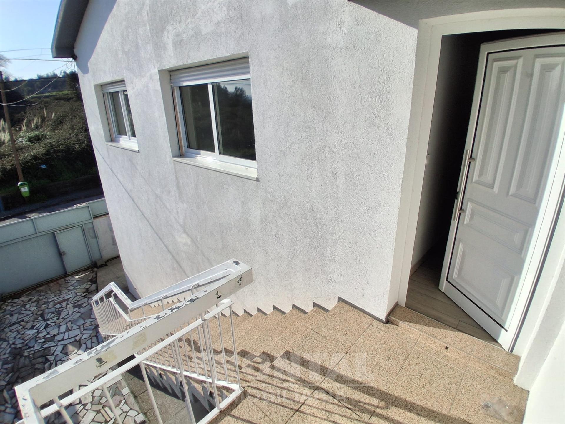 Andar Moradia T3 Renovado com Garagem | São Cosme, Gondomar