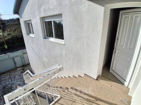 Andar Moradia T3 Renovado com Garagem | São Cosme, Gondomar