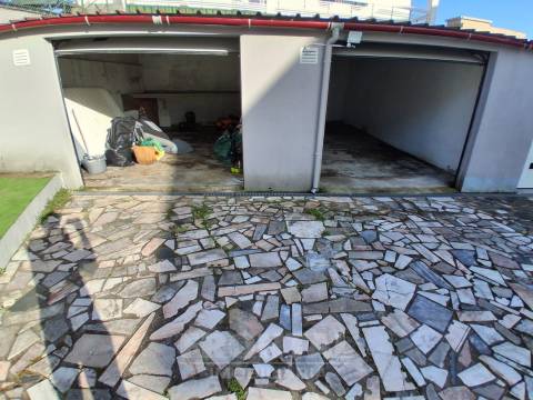 Andar Moradia T3 Renovado com Garagem | São Cosme, Gondomar