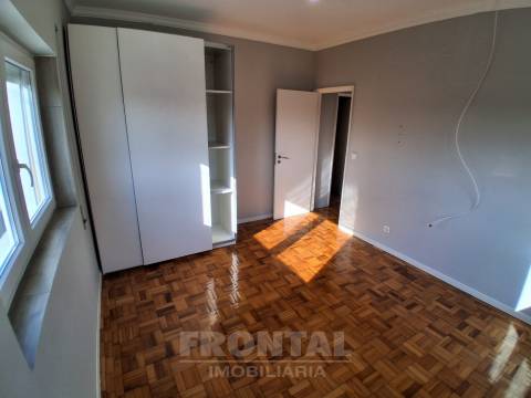 Andar Moradia T3 Renovado com Garagem | São Cosme, Gondomar