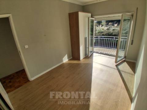 Andar Moradia T3 Renovado com Garagem | São Cosme, Gondomar