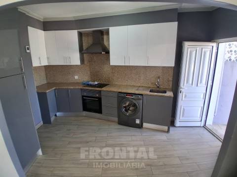 Andar Moradia T3 Renovado com Garagem | São Cosme, Gondomar