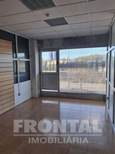 Armazém para Arrendamento - 957 m² | Cais Privado | Touguinhó, Vila Do Conde