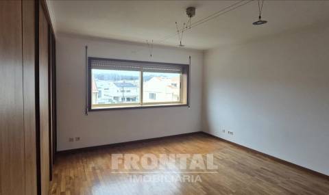 T3 Duplex em Condomínio Fechado com Piscina | Lavra, Matosinhos