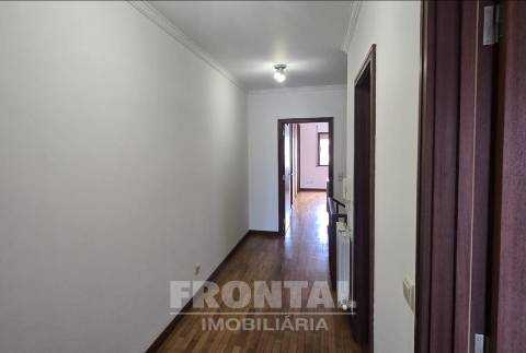 T3 Duplex em Condomínio Fechado com Piscina | Lavra, Matosinhos