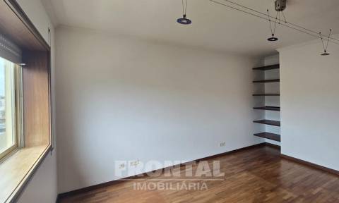 T3 Duplex em Condomínio Fechado com Piscina | Lavra, Matosinhos