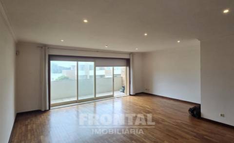 T3 Duplex em Condomínio Fechado com Piscina | Lavra, Matosinhos