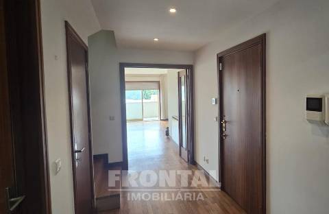 T3 Duplex em Condomínio Fechado com Piscina | Lavra, Matosinhos