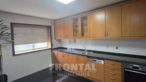 T3 Duplex em Condomínio Fechado com Piscina | Lavra, Matosinhos