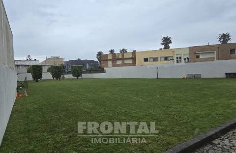 T3 Duplex em Condomínio Fechado com Piscina | Lavra, Matosinhos