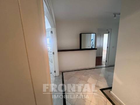T4 para Arrendamento | Damião de Góis | Centro do Porto | 158 m² | Garagem + Grande Arrumo