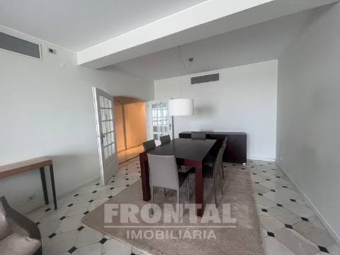 T4 para Arrendamento | Damião de Góis | Centro do Porto | 158 m² | Garagem + Grande Arrumo