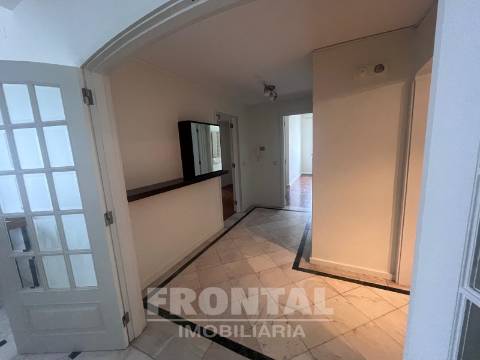 T4 para Arrendamento | Damião de Góis | Centro do Porto | 158 m² | Garagem + Grande Arrumo