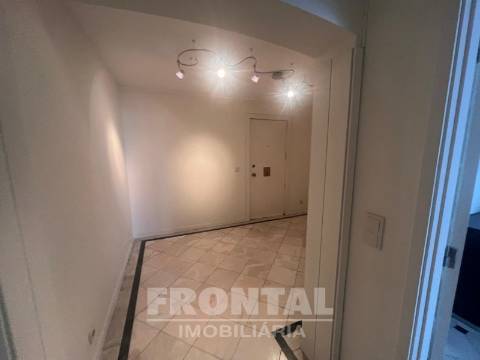 T4 para Arrendamento | Damião de Góis | Centro do Porto | 158 m² | Garagem + Grande Arrumo