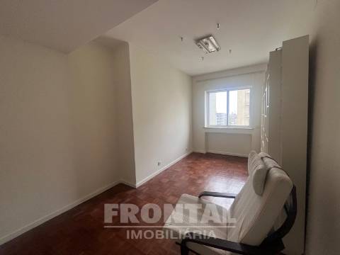 T4 para Arrendamento | Damião de Góis | Centro do Porto | 158 m² | Garagem + Grande Arrumo