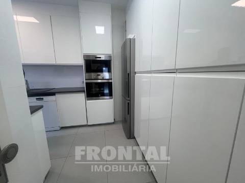 T4 para Arrendamento | Damião de Góis | Centro do Porto | 158 m² | Garagem + Grande Arrumo