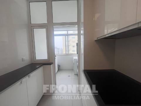 T4 para Arrendamento | Damião de Góis | Centro do Porto | 158 m² | Garagem + Grande Arrumo