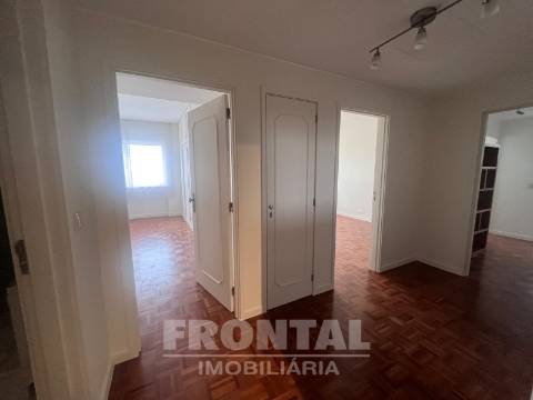 T4 para Arrendamento | Damião de Góis | Centro do Porto | 158 m² | Garagem + Grande Arrumo