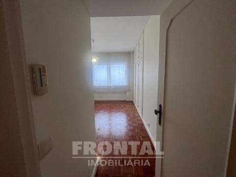 T4 para Arrendamento | Damião de Góis | Centro do Porto | 158 m² | Garagem + Grande Arrumo