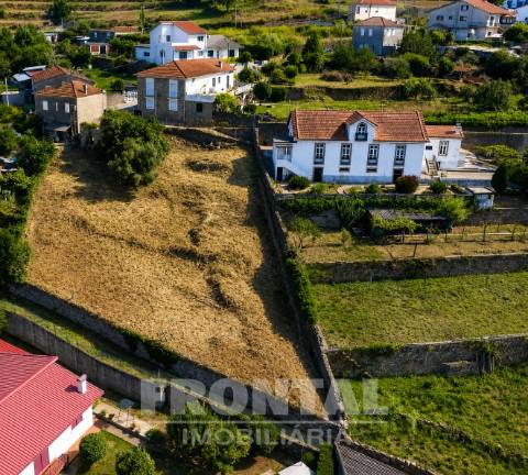 Terreno com Projeto Aprovado para Moradia T3 com Piscina | Pronto para Construção