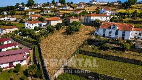 Terreno com Projeto Aprovado para Moradia T3 com Piscina | Pronto para Construção