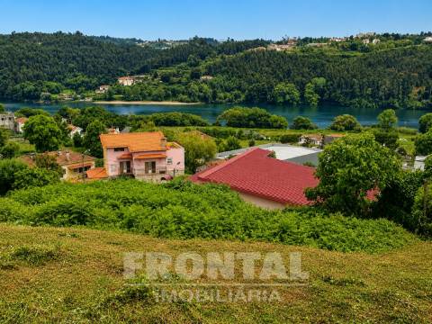 Terreno com Projeto Aprovado para Moradia T3 com Piscina | Pronto para Construção
