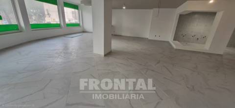 Loja Subcave Elevada para Arrendamento | São Mamede De Infesta, Matosinhos, Porto