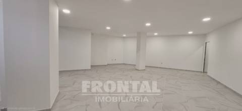 Loja Subcave Elevada para Arrendamento | São Mamede De Infesta, Matosinhos, Porto