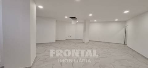 Loja Subcave Elevada para Arrendamento | São Mamede De Infesta, Matosinhos, Porto