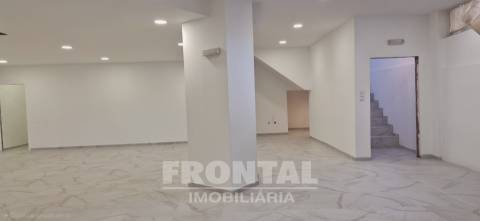 Loja Subcave Elevada para Arrendamento | São Mamede De Infesta, Matosinhos, Porto