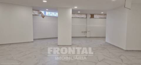 Loja Subcave Elevada para Arrendamento | São Mamede De Infesta, Matosinhos, Porto