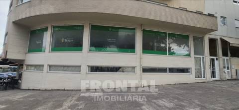 Loja Subcave Elevada para Arrendamento | São Mamede De Infesta, Matosinhos, Porto