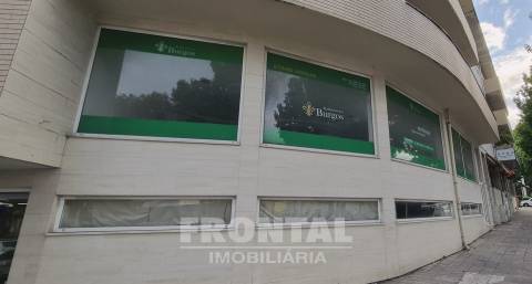 Loja Subcave Elevada para Arrendamento | São Mamede De Infesta, Matosinhos, Porto