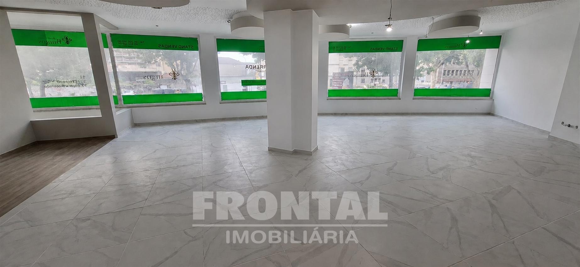 Loja Subcave Elevada para Arrendamento | São Mamede De Infesta, Matosinhos, Porto