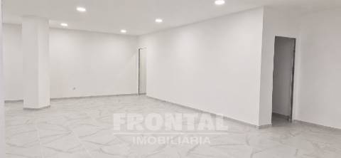 Loja Subcave Elevada para Arrendamento | São Mamede De Infesta, Matosinhos, Porto