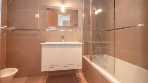 apartamento t1 em monte gordo moderno zona centro com ar condicionado para férias