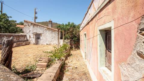 moradia para restauro com terreno em alcoutim para venda