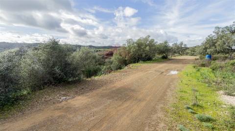 Terreno rústico com 8520 m2 , em Alcoutim